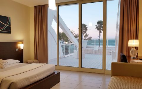 camera-tripla-vista-mare-min