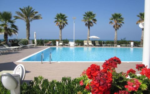 martur-resort-piscina